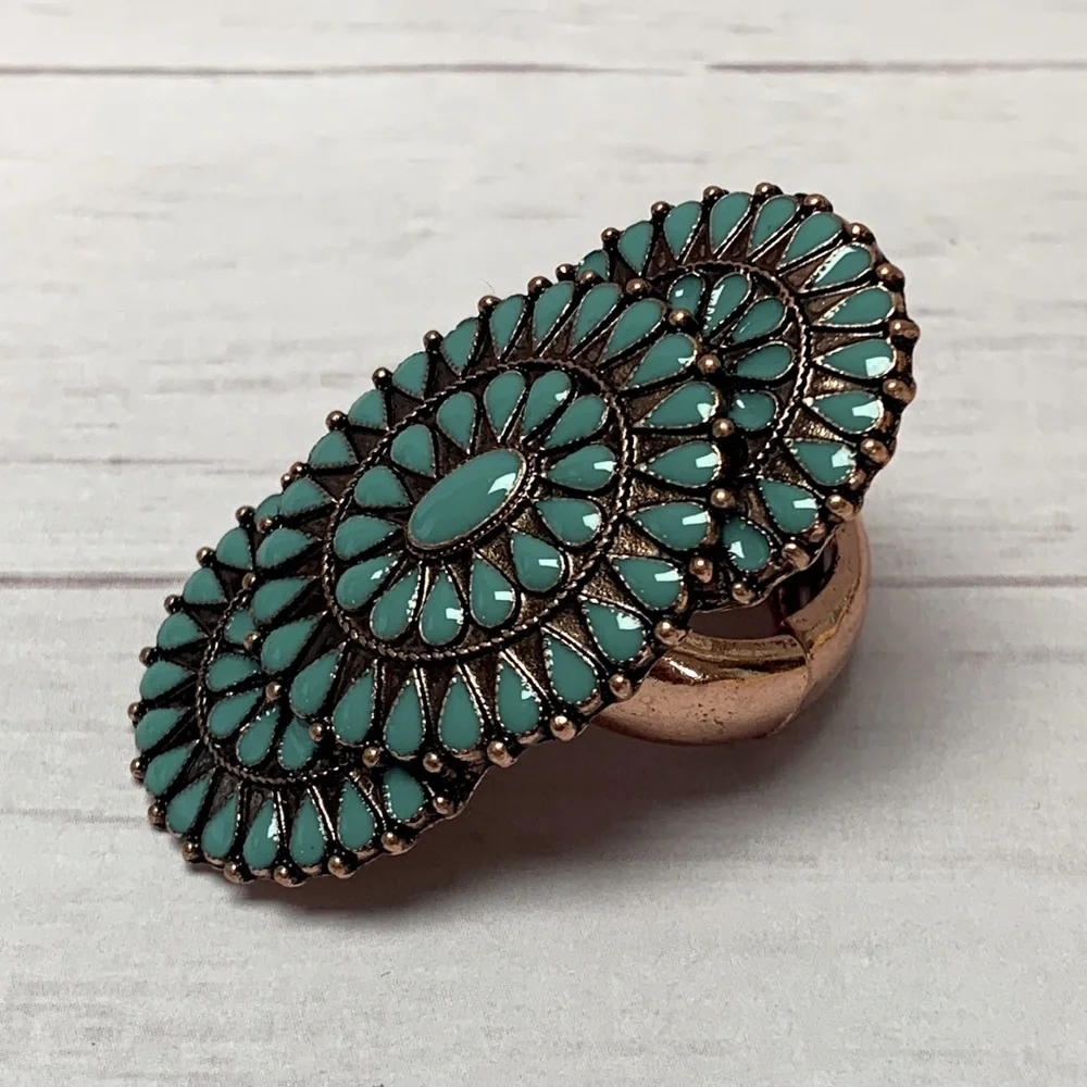 Western Style Resin Concho Cluster Adjustable Ring - Picture 2 of 4